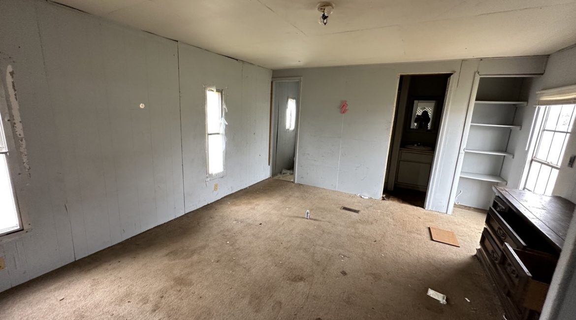 (SOLD) $15,000 – Mobile Home – Unit 2 – 820 Joe Black Rd Williamston, SC 29697