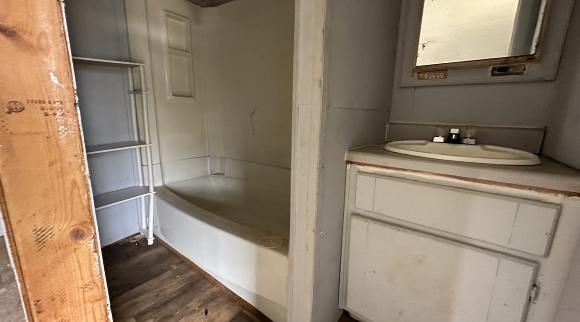 (SOLD) $15,000 – Mobile Home – Unit 2 – 820 Joe Black Rd Williamston, SC 29697