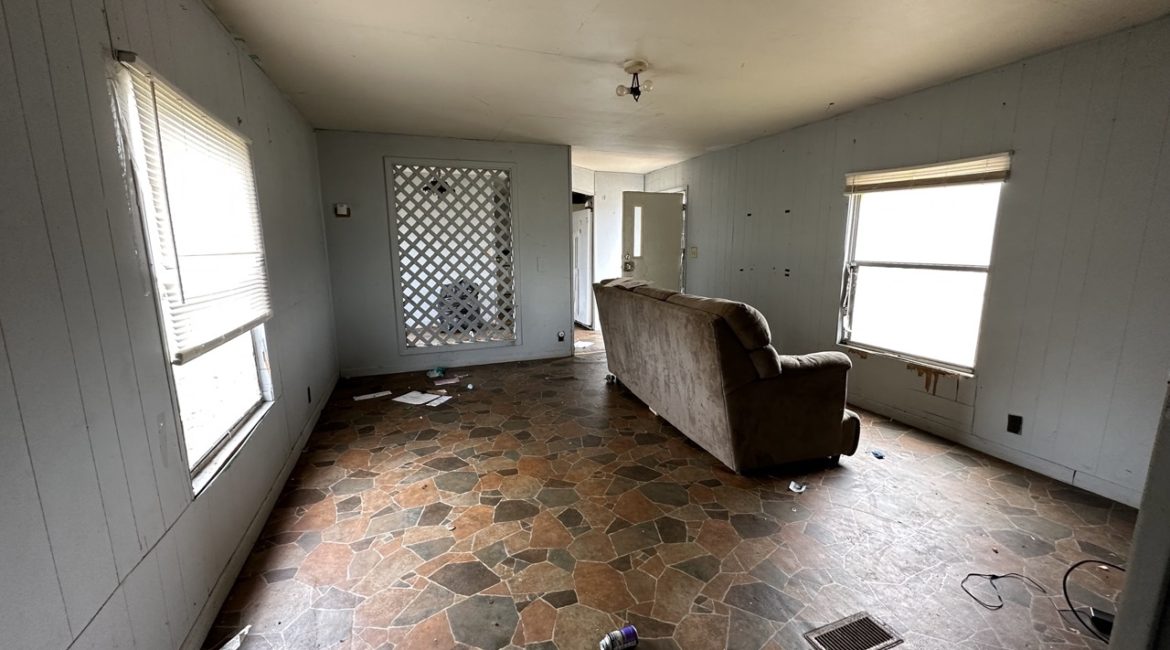 (SOLD) $15,000 – Mobile Home – Unit 2 – 820 Joe Black Rd Williamston, SC 29697