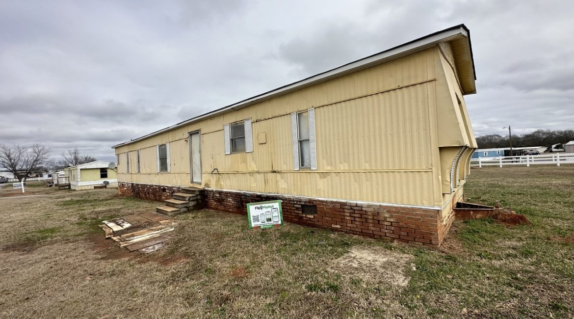 (SOLD) $15,000 – Mobile Home – Unit 2 – 820 Joe Black Rd Williamston, SC 29697