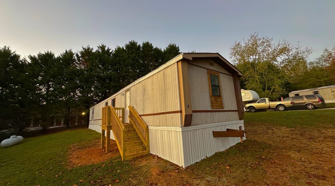 (RENTED) 200 Deer Park Dr Seneca, SC 29672  Lot #4 – 3 Bedroom 2 Bathroom – For Sale $25,000 ($5k Down Payment Owner finance)