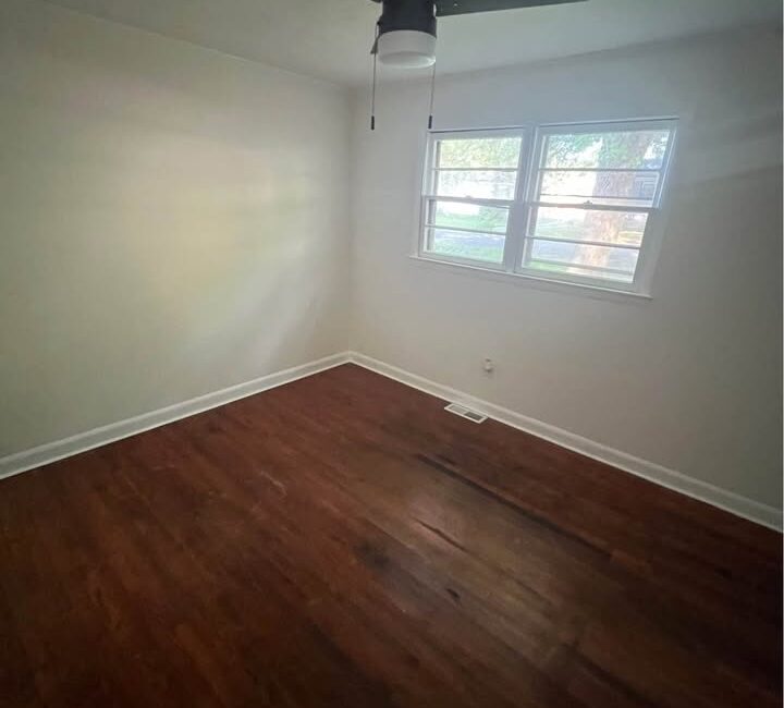 (SOLD) 4 bedrooms 1.5 bath – 7220 Wood St Spartanburg, SC 29303