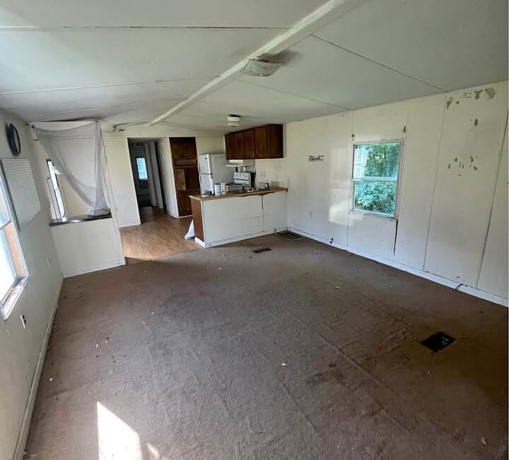 3 bed 2 bath – (.84 acre lot) 150 Chapel Dr Roebuck, SC 29376