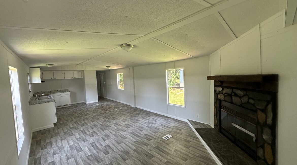 (SOLD) 2 Bedroom / 2 Bathroom – 355 Draymont Dr, Spartanburg, SC (.17 acre)