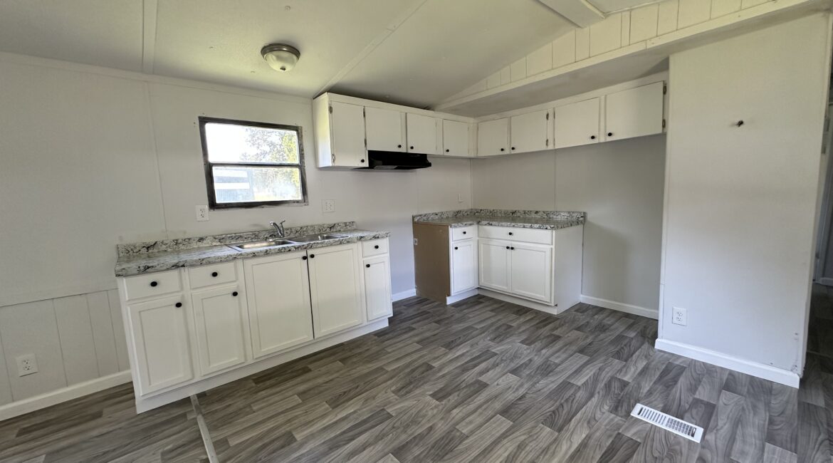 (SOLD) 2 Bedroom / 2 Bathroom – 355 Draymont Dr, Spartanburg, SC (.17 acre)