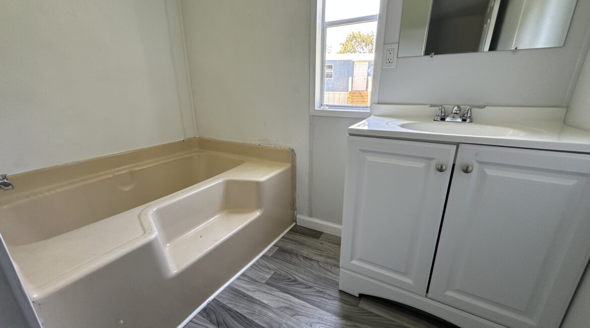 (SOLD) 2 Bedroom / 2 Bathroom – 355 Draymont Dr, Spartanburg, SC (.17 acre)