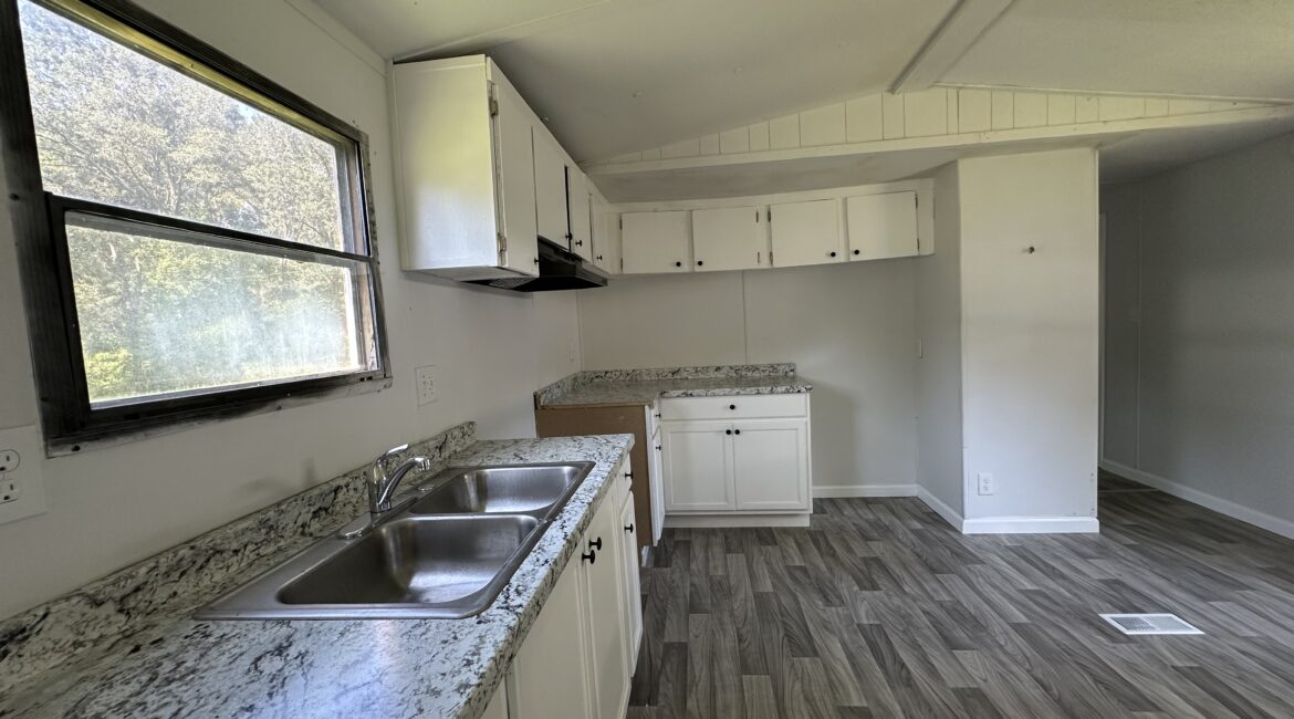 (SOLD) 2 Bedroom / 2 Bathroom – 355 Draymont Dr, Spartanburg, SC (.17 acre)