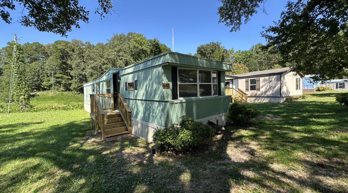 2 Bedroom 1.5 Bathroom – 325 Draymont Dr, Spartanburg,SC (.3 acre lot)