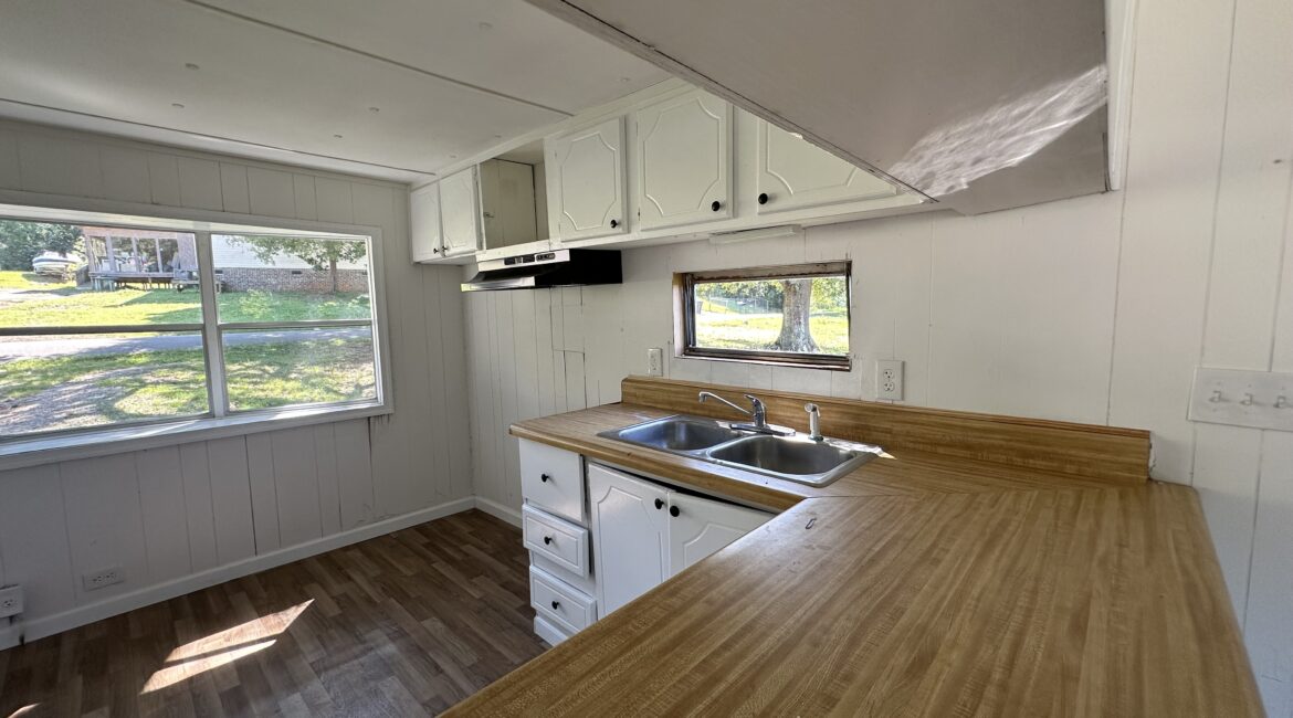 2 Bedroom 1.5 Bathroom – 325 Draymont Dr, Spartanburg,SC (.3 acre lot)