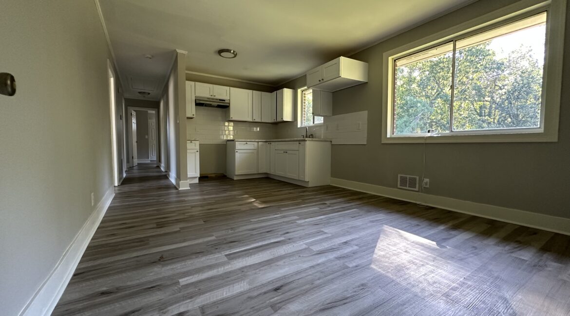 4 Bedroom 2 Bathroom Single Family Home For Sale – 15 Knox St, Greenville, SC 29605 Tour