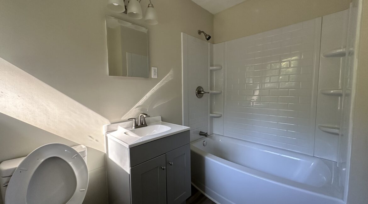 4 Bedroom 2 Bathroom Single Family Home For Sale – 15 Knox St, Greenville, SC 29605 Tour