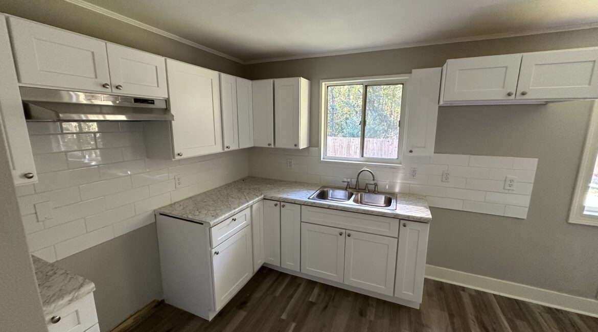 4 Bedroom 2 Bathroom Single Family Home For Sale – 15 Knox St, Greenville, SC 29605 Tour