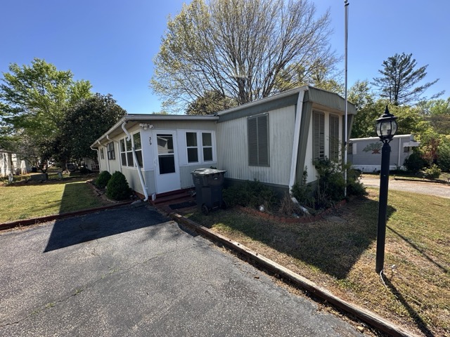 3 Bedroom 2 Bath Mobile Home In Greenville, South Carolina