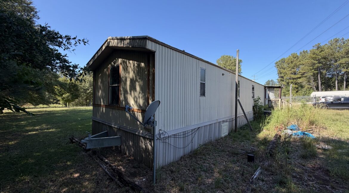 3 Bed 2 Bath Mobile Home for Sale in Seneca, SC – $9,000 | Must Be Moved